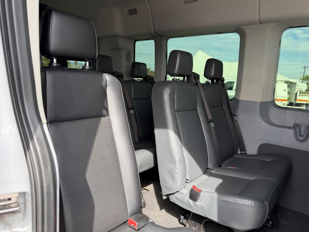Ford Transit 350 Vehicle Full-screen Gallery Image 37