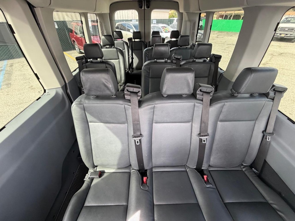 Ford Transit 350 Vehicle Full-screen Gallery Image 40