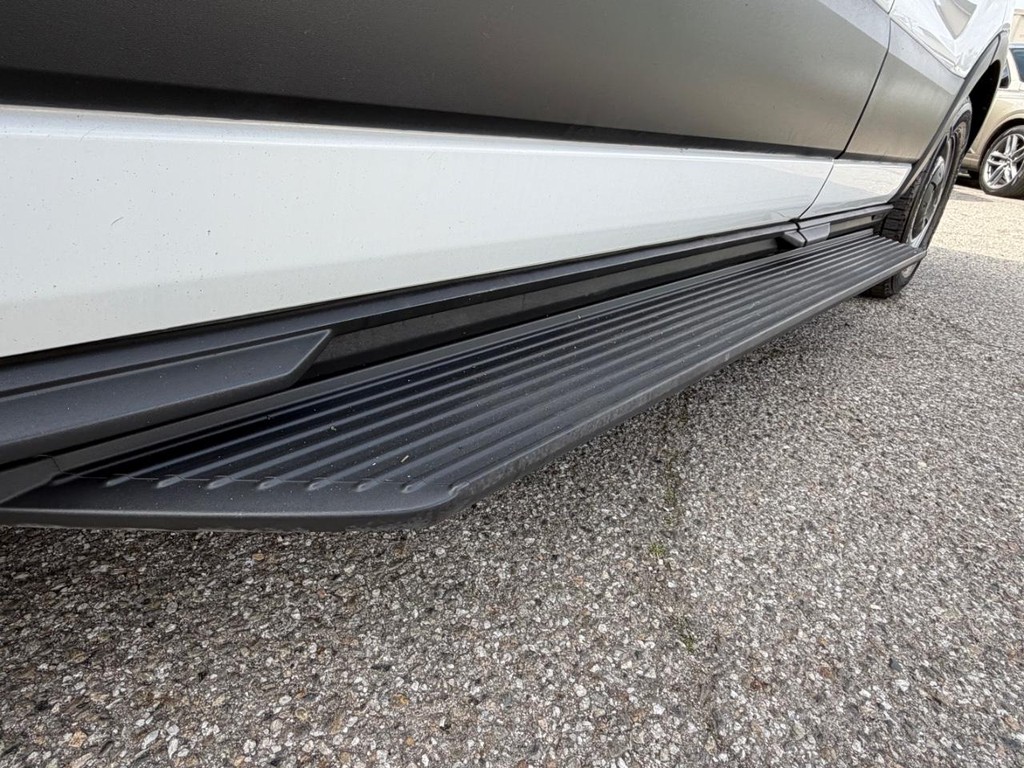 Ford Transit 350 Vehicle Full-screen Gallery Image 42