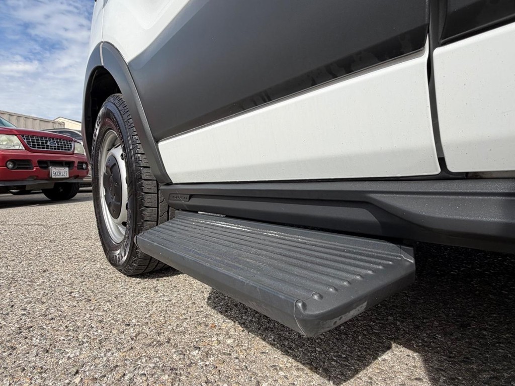 Ford Transit 350 Vehicle Full-screen Gallery Image 43