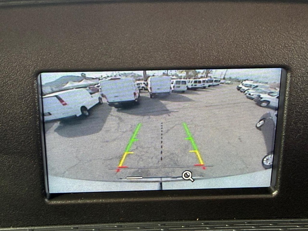 Ford Transit 350 Vehicle Full-screen Gallery Image 44