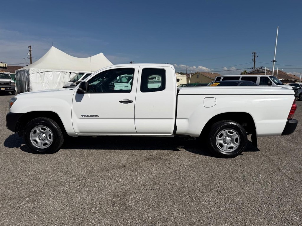 Toyota Tacoma Vehicle Full-screen Gallery Image 11