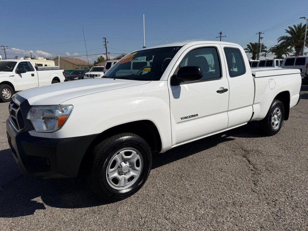 Toyota Tacoma Vehicle Full-screen Gallery Image 12