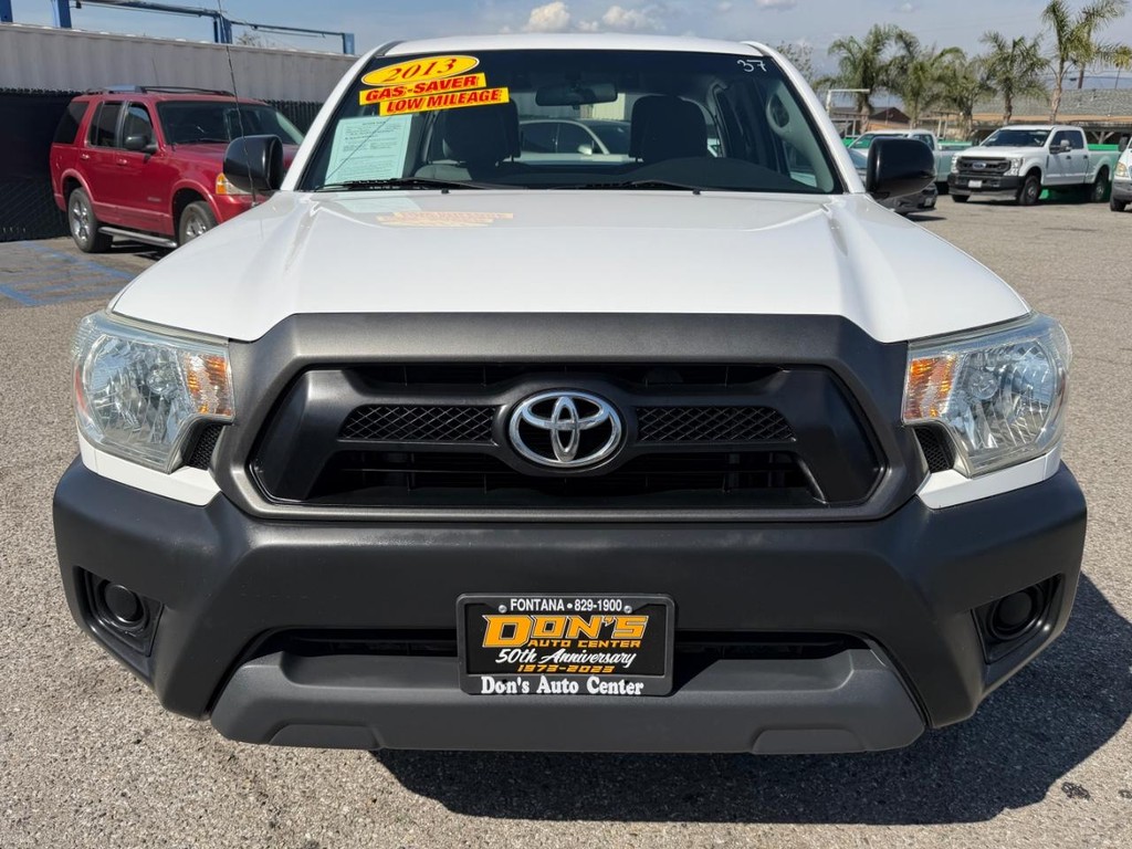 Toyota Tacoma Vehicle Full-screen Gallery Image 14