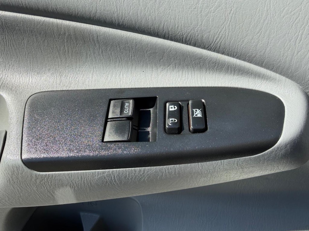 Toyota Tacoma Vehicle Full-screen Gallery Image 29