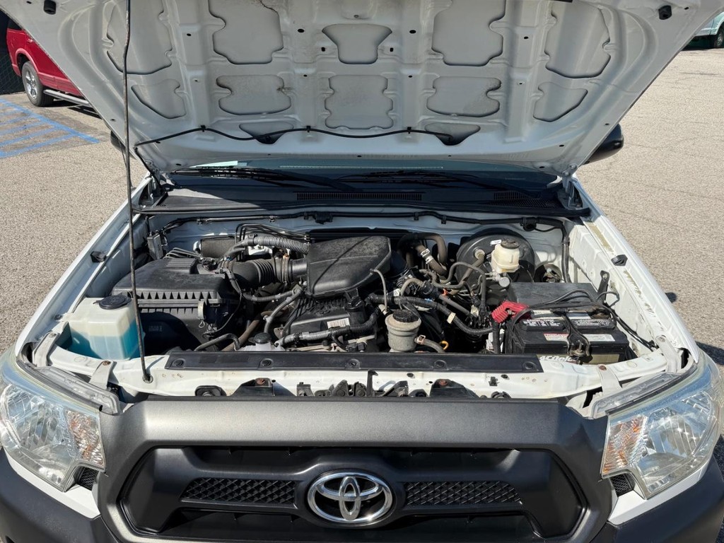 Toyota Tacoma Vehicle Full-screen Gallery Image 43