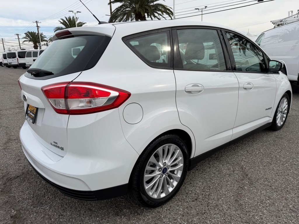 Ford C-MAX Vehicle Full-screen Gallery Image 09