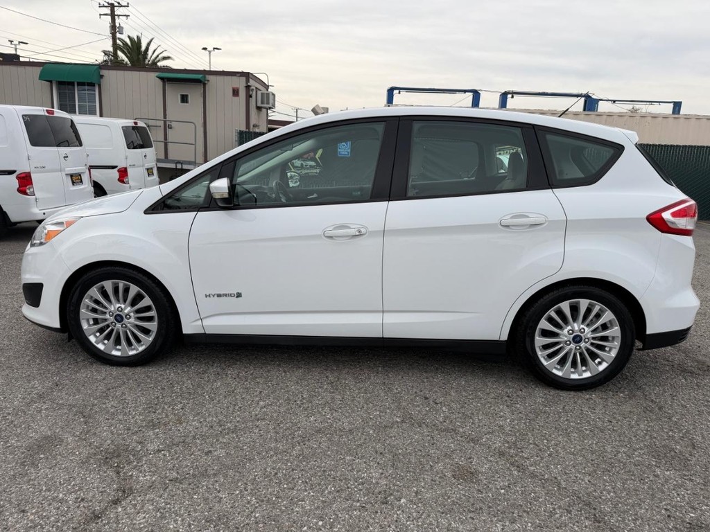 Ford C-MAX Vehicle Full-screen Gallery Image 11