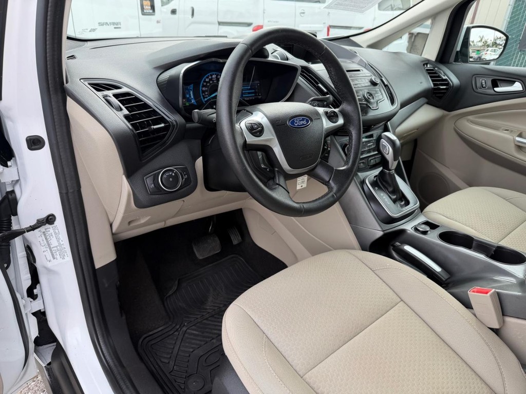 Ford C-MAX Vehicle Full-screen Gallery Image 16