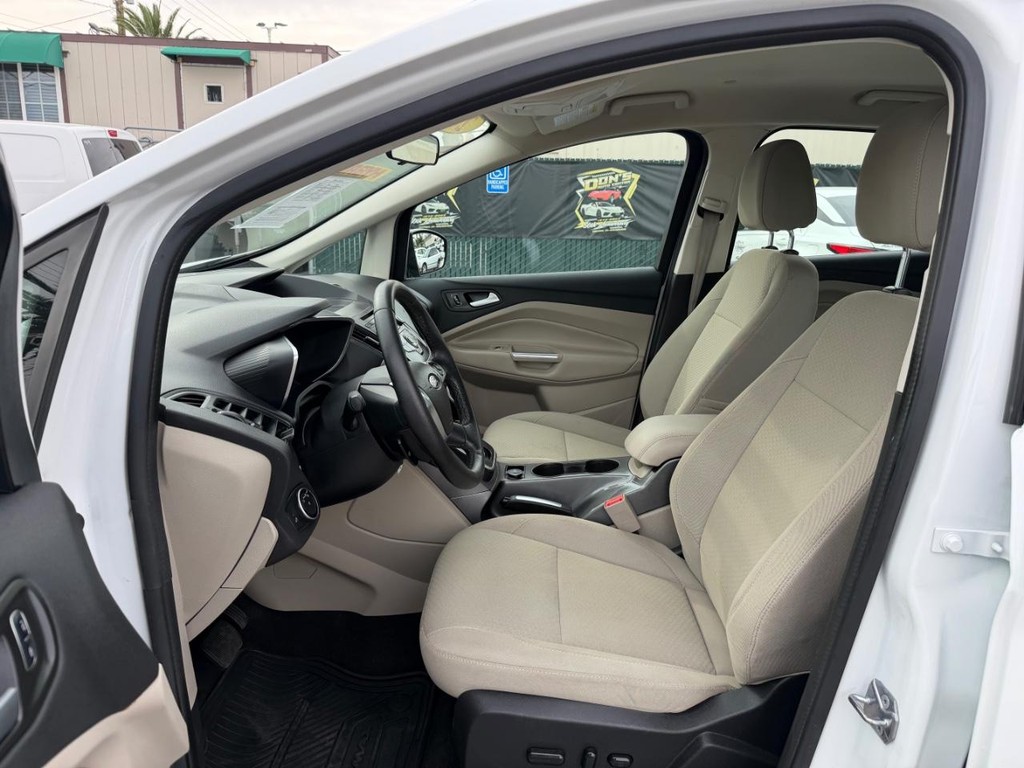 Ford C-MAX Vehicle Full-screen Gallery Image 17