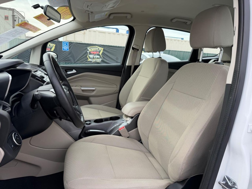 Ford C-MAX Vehicle Full-screen Gallery Image 18