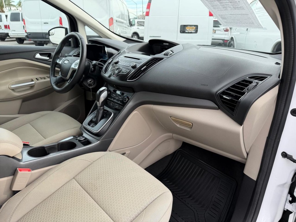 Ford C-MAX Vehicle Full-screen Gallery Image 20