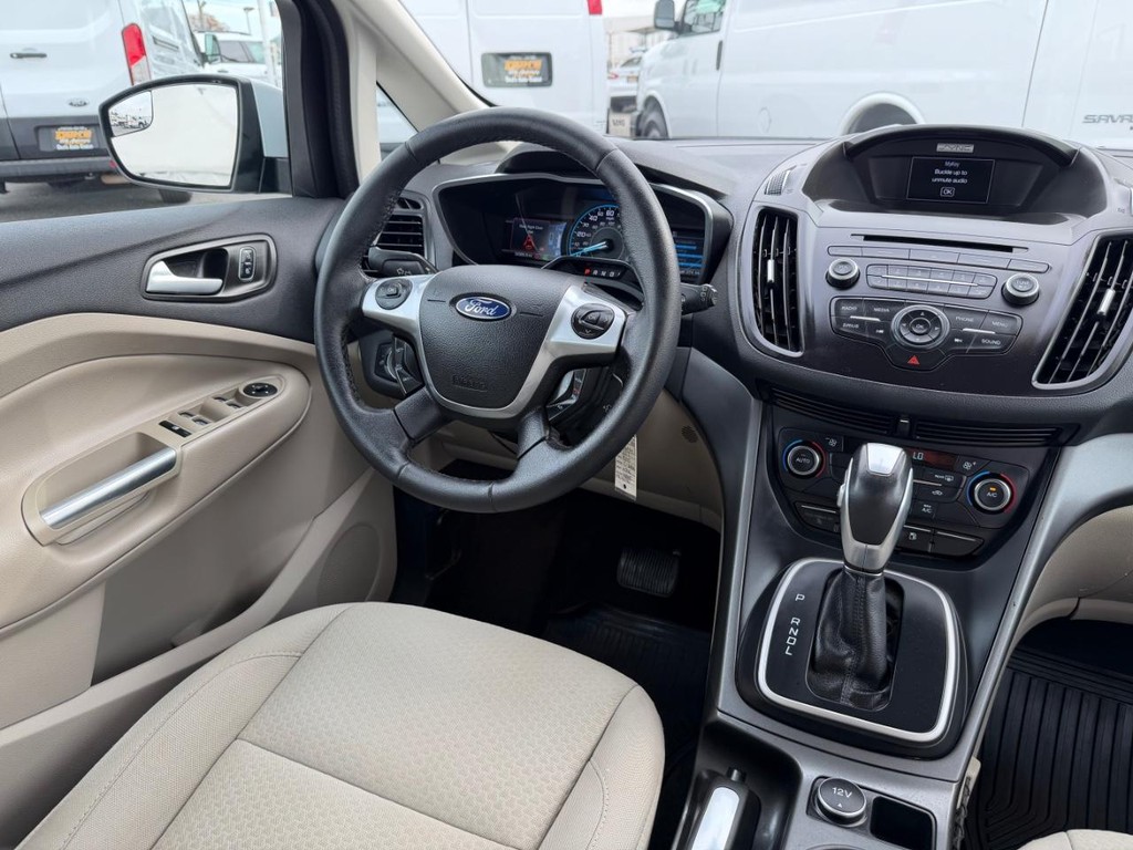 Ford C-MAX Vehicle Full-screen Gallery Image 24