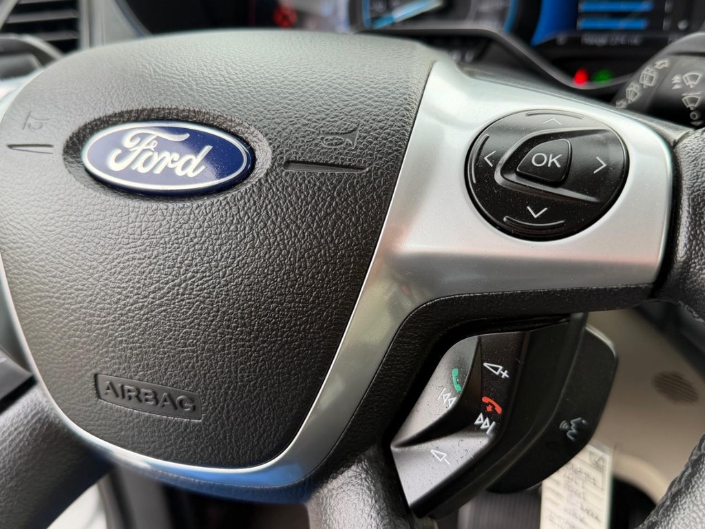 Ford C-MAX Vehicle Full-screen Gallery Image 29