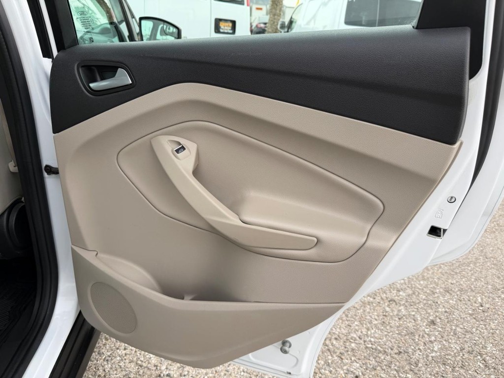 Ford C-MAX Vehicle Full-screen Gallery Image 33