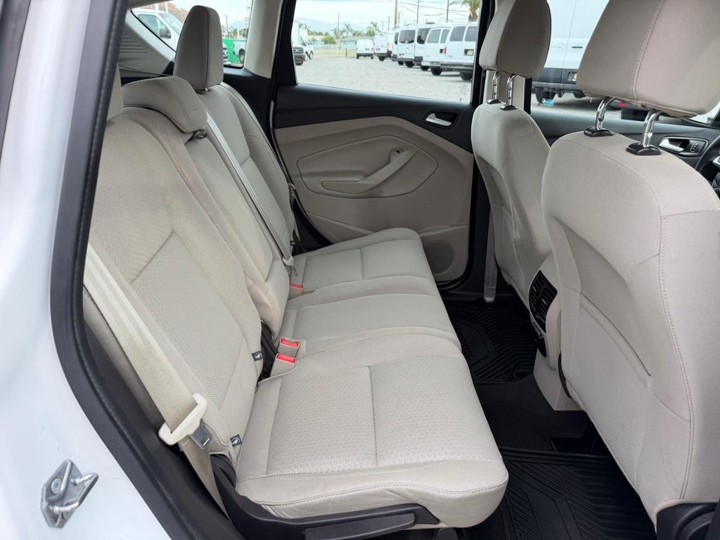 Ford C-MAX Vehicle Full-screen Gallery Image 34