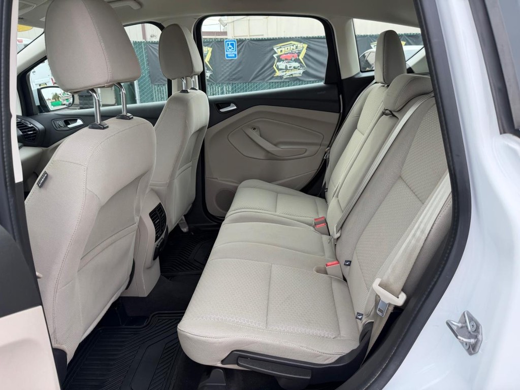 Ford C-MAX Vehicle Full-screen Gallery Image 36