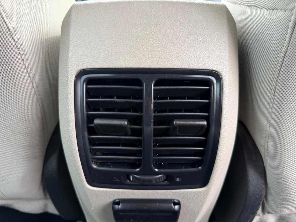 Ford C-MAX Vehicle Full-screen Gallery Image 37