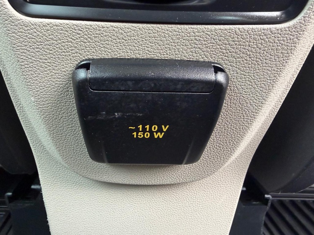 Ford C-MAX Vehicle Full-screen Gallery Image 38