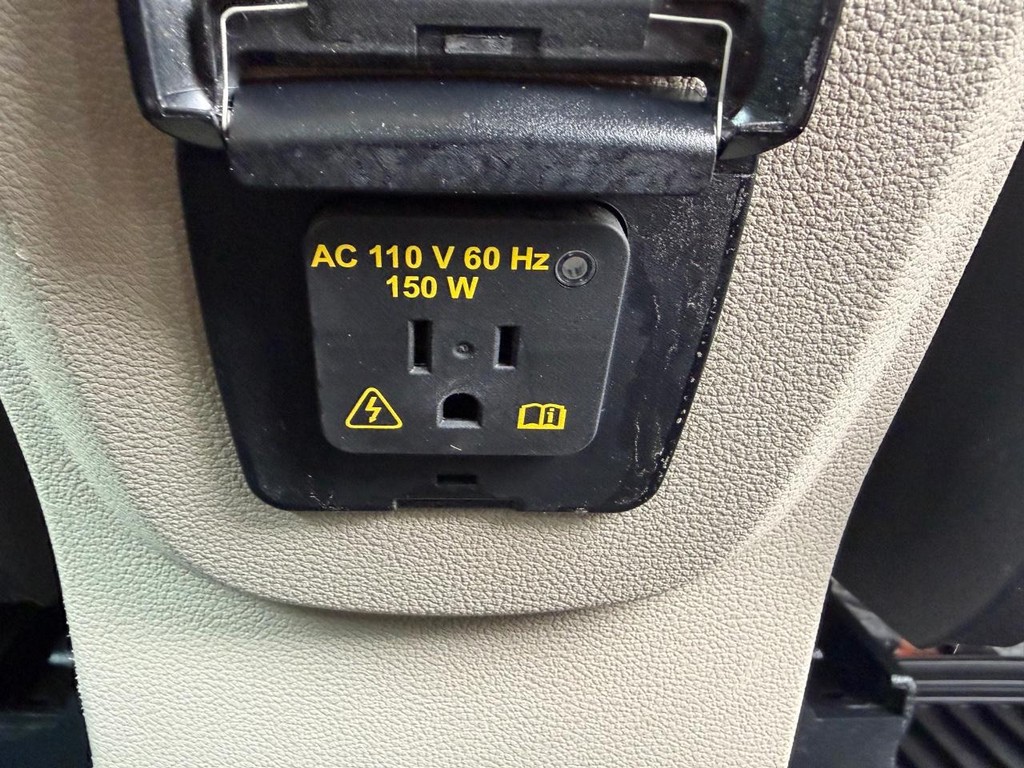 Ford C-MAX Vehicle Full-screen Gallery Image 39