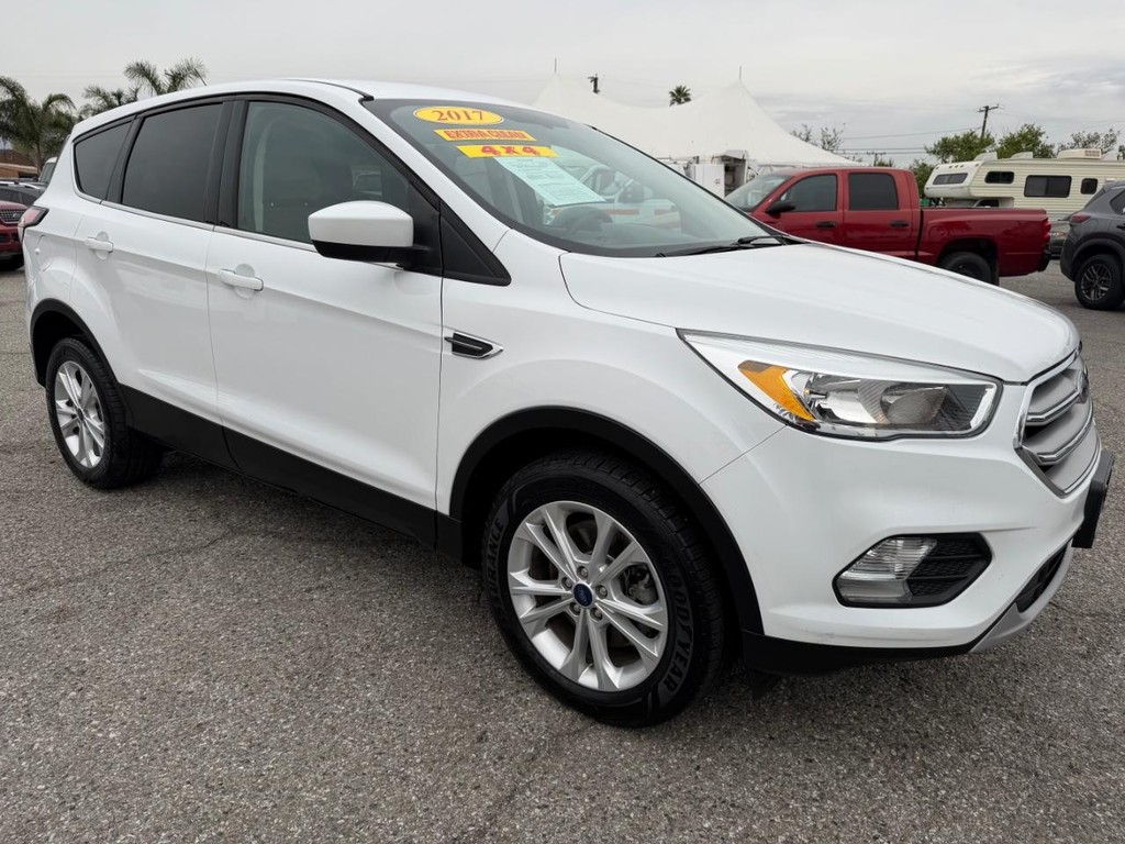 Ford Escape Vehicle Full-screen Gallery Image 03