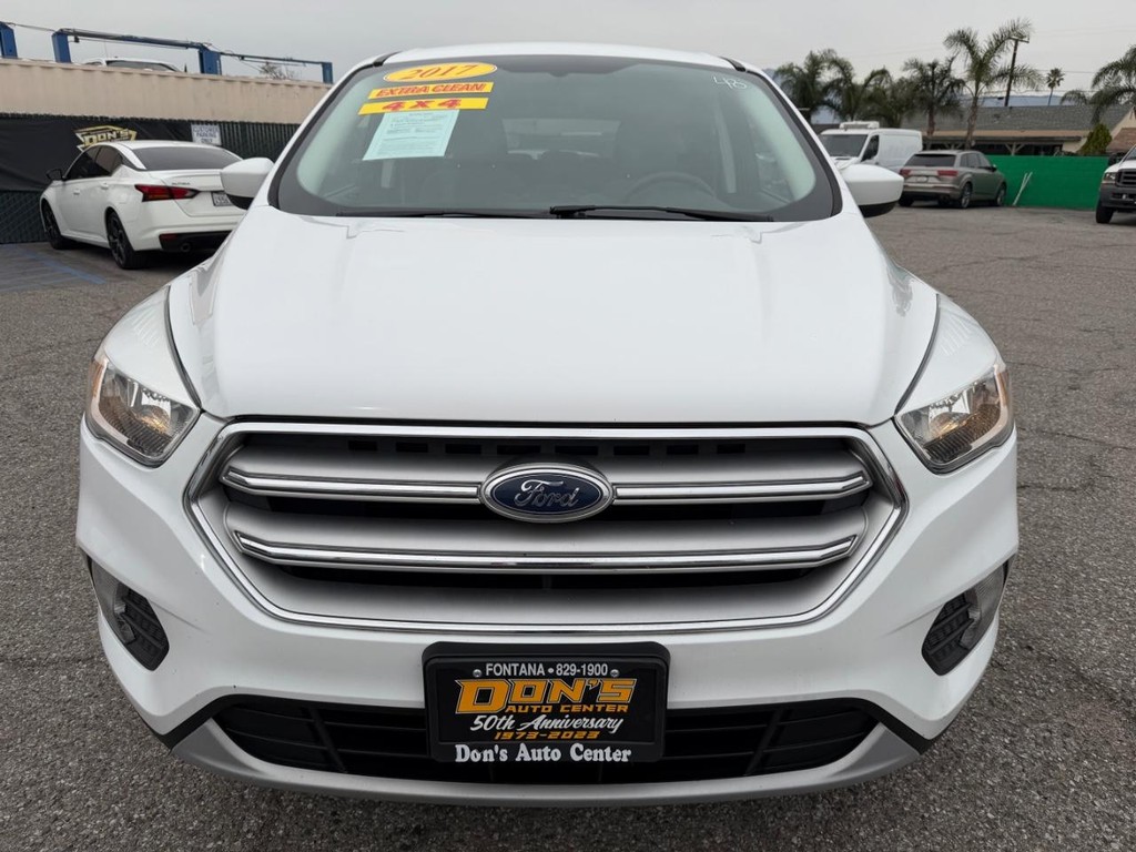 Ford Escape Vehicle Full-screen Gallery Image 12