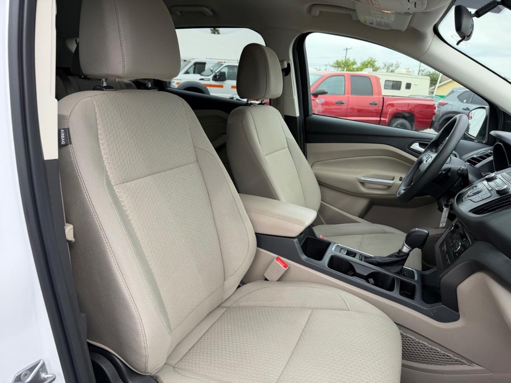 Ford Escape Vehicle Full-screen Gallery Image 21