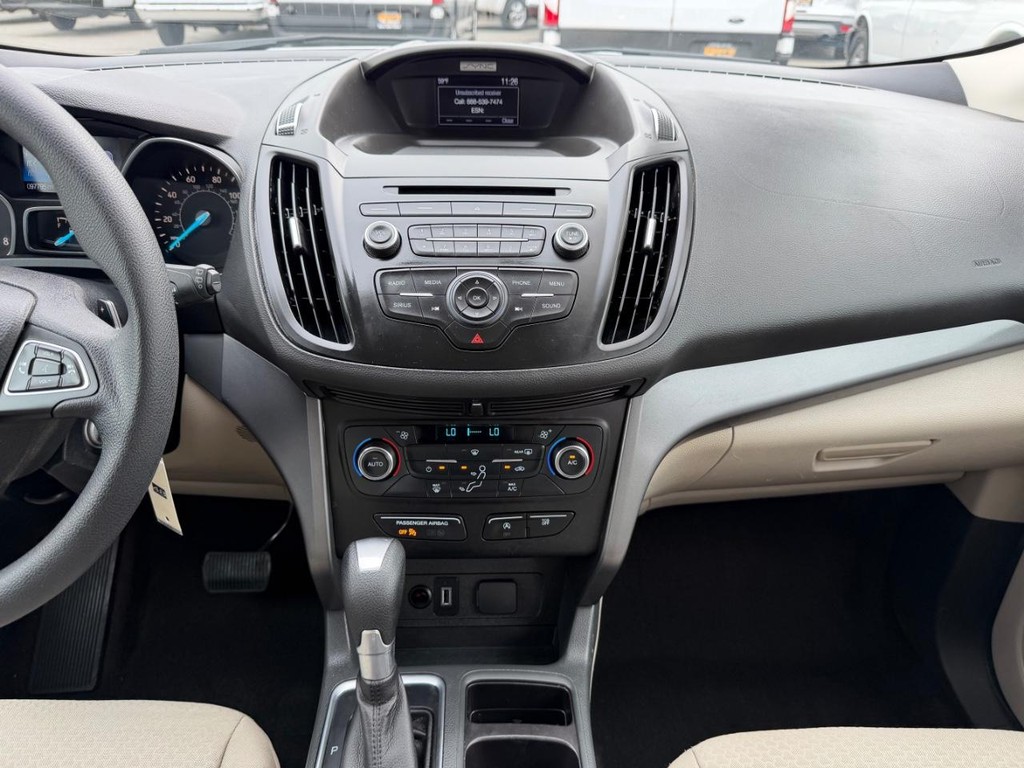 Ford Escape Vehicle Full-screen Gallery Image 24