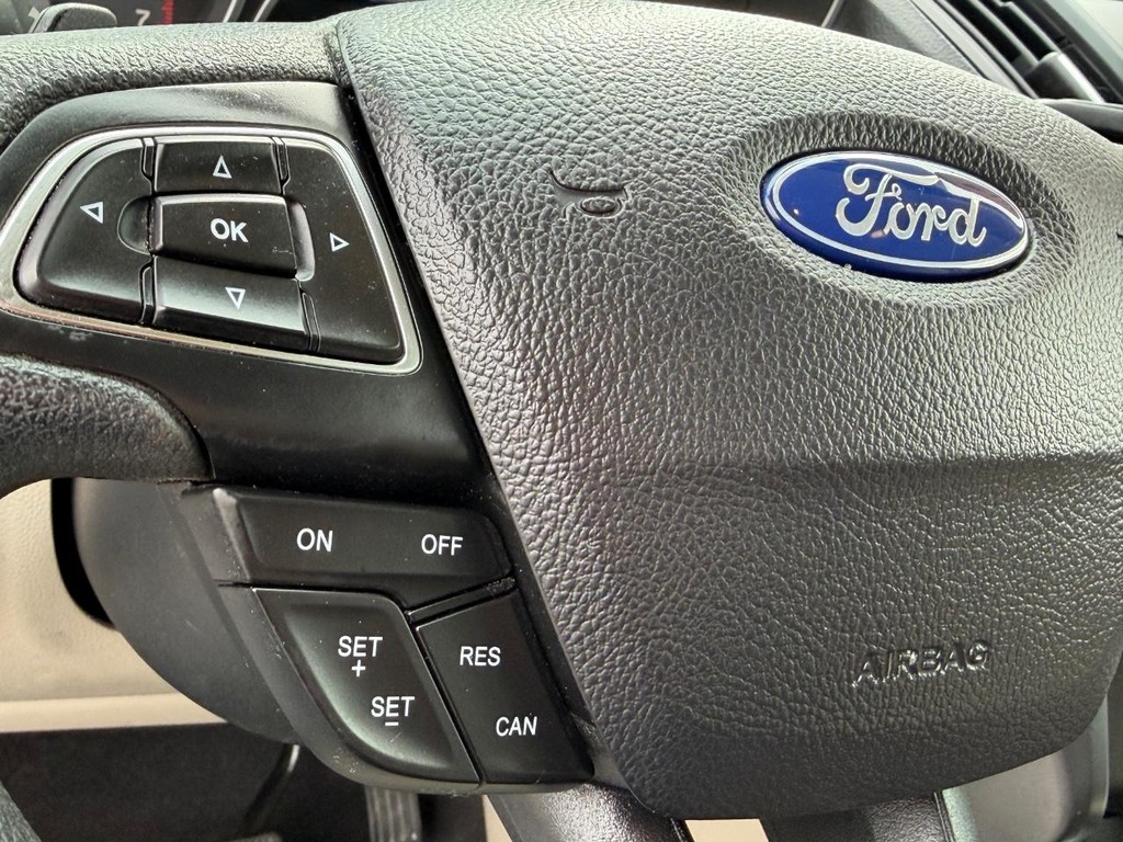 Ford Escape Vehicle Full-screen Gallery Image 27