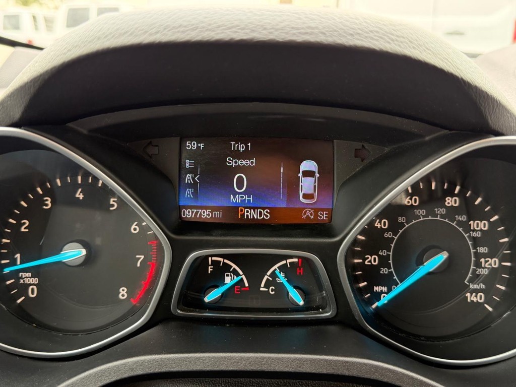 Ford Escape Vehicle Full-screen Gallery Image 29