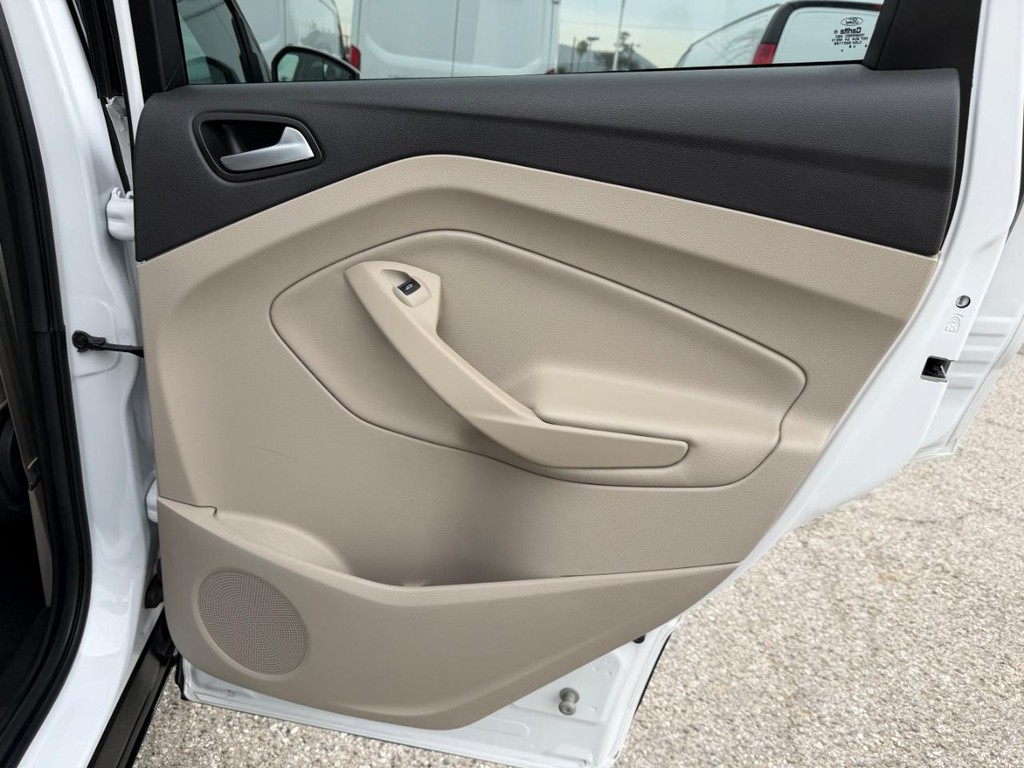 Ford Escape Vehicle Full-screen Gallery Image 32