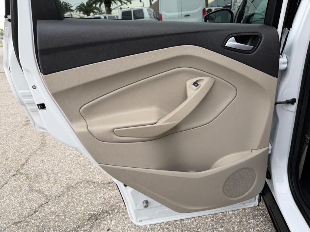 Ford Escape Vehicle Full-screen Gallery Image 34