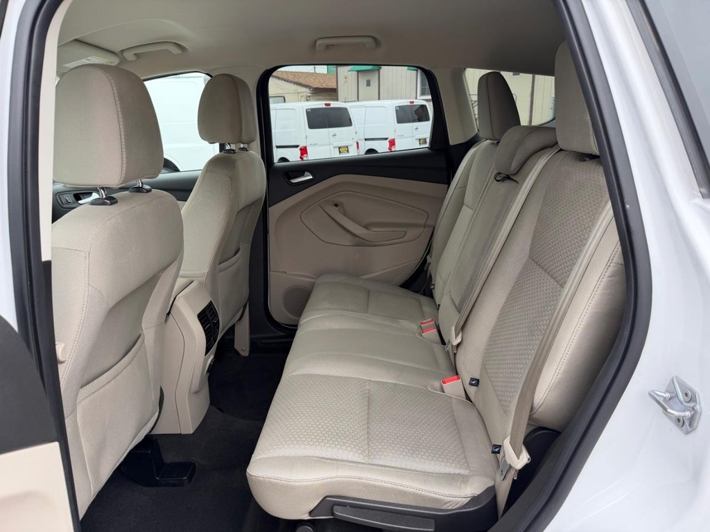 Ford Escape Vehicle Full-screen Gallery Image 35