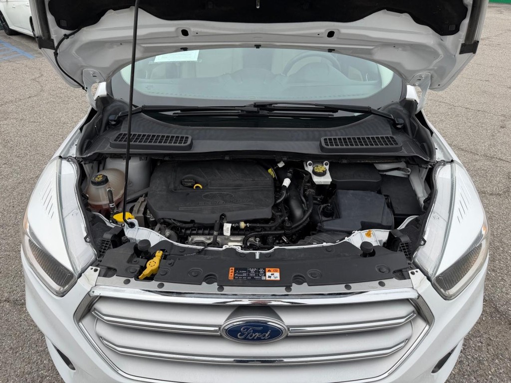 Ford Escape Vehicle Full-screen Gallery Image 38