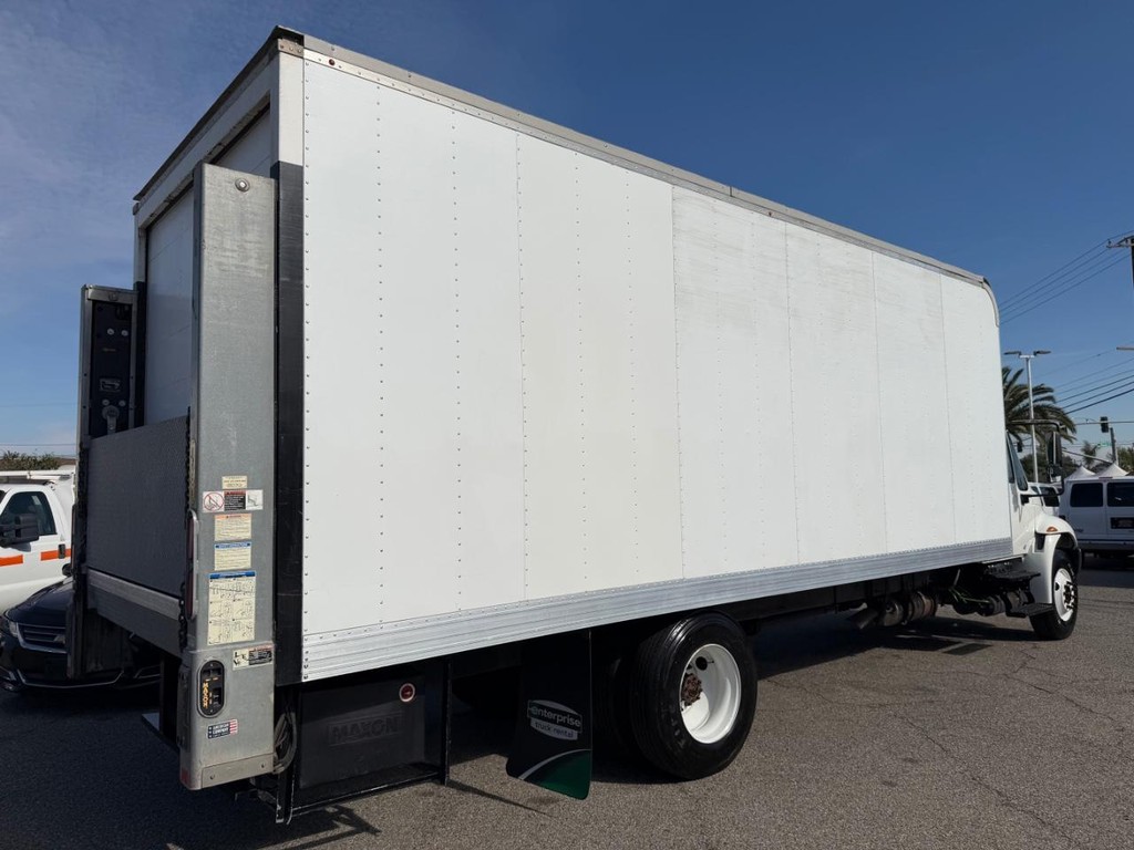 International DuraStar 4300 Vehicle Full-screen Gallery Image 08