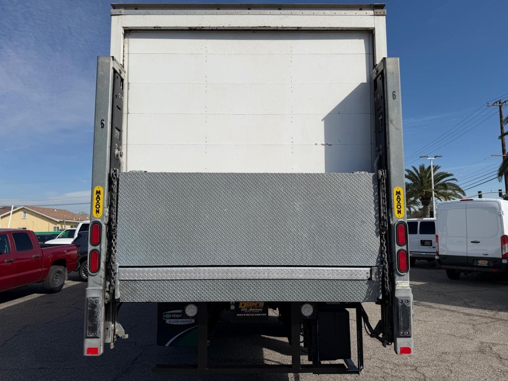 International DuraStar 4300 Vehicle Full-screen Gallery Image 09