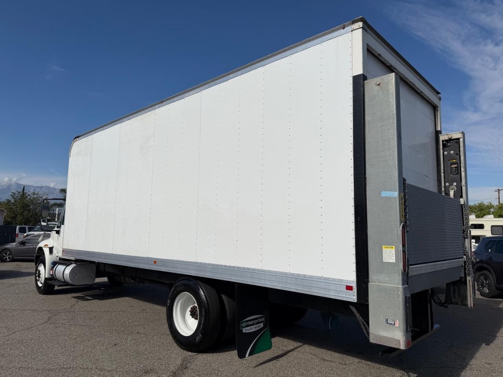 International DuraStar 4300 Vehicle Full-screen Gallery Image 11