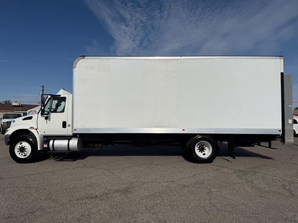 International DuraStar 4300 Vehicle Full-screen Gallery Image 12