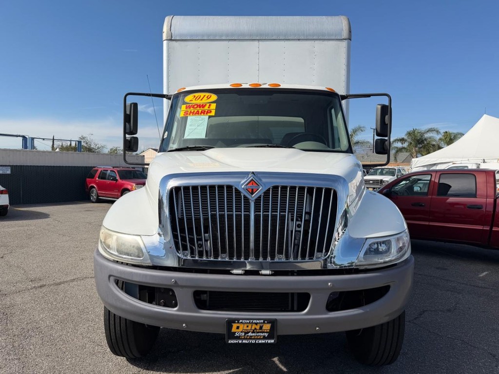 International DuraStar 4300 Vehicle Full-screen Gallery Image 16