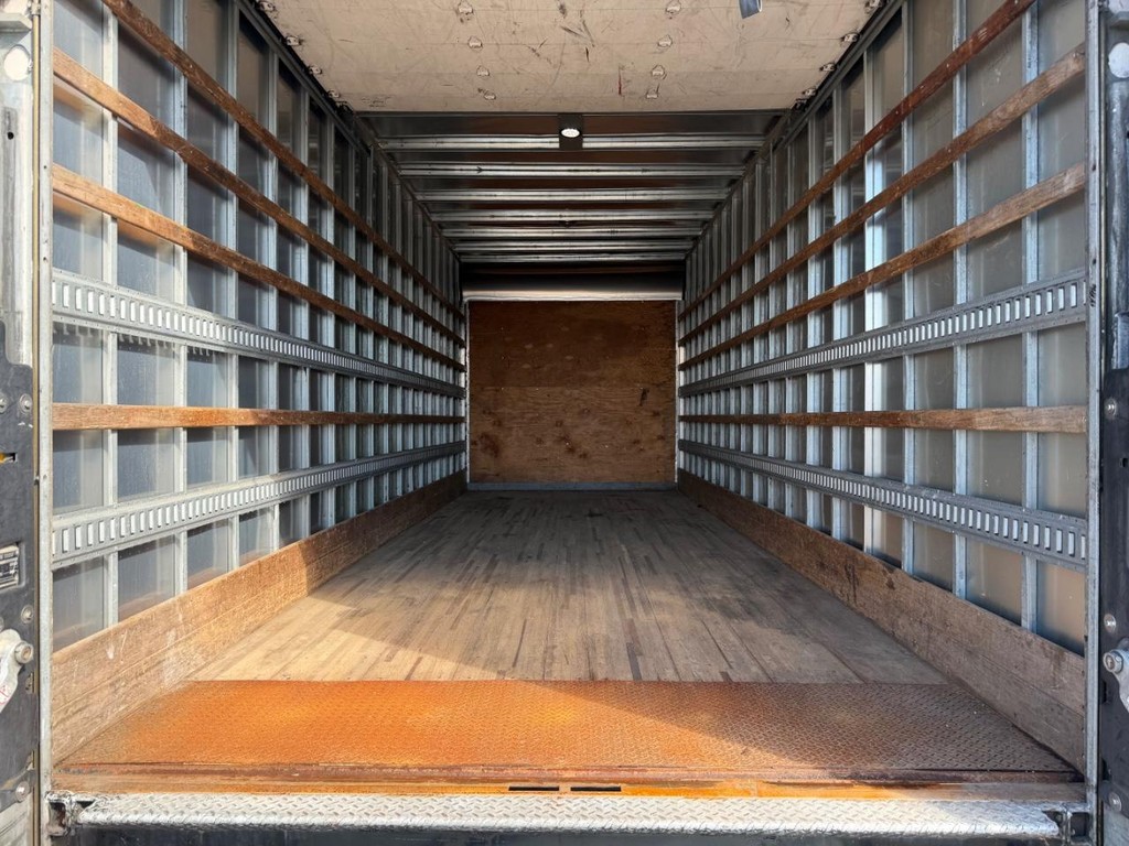 International DuraStar 4300 Vehicle Full-screen Gallery Image 19