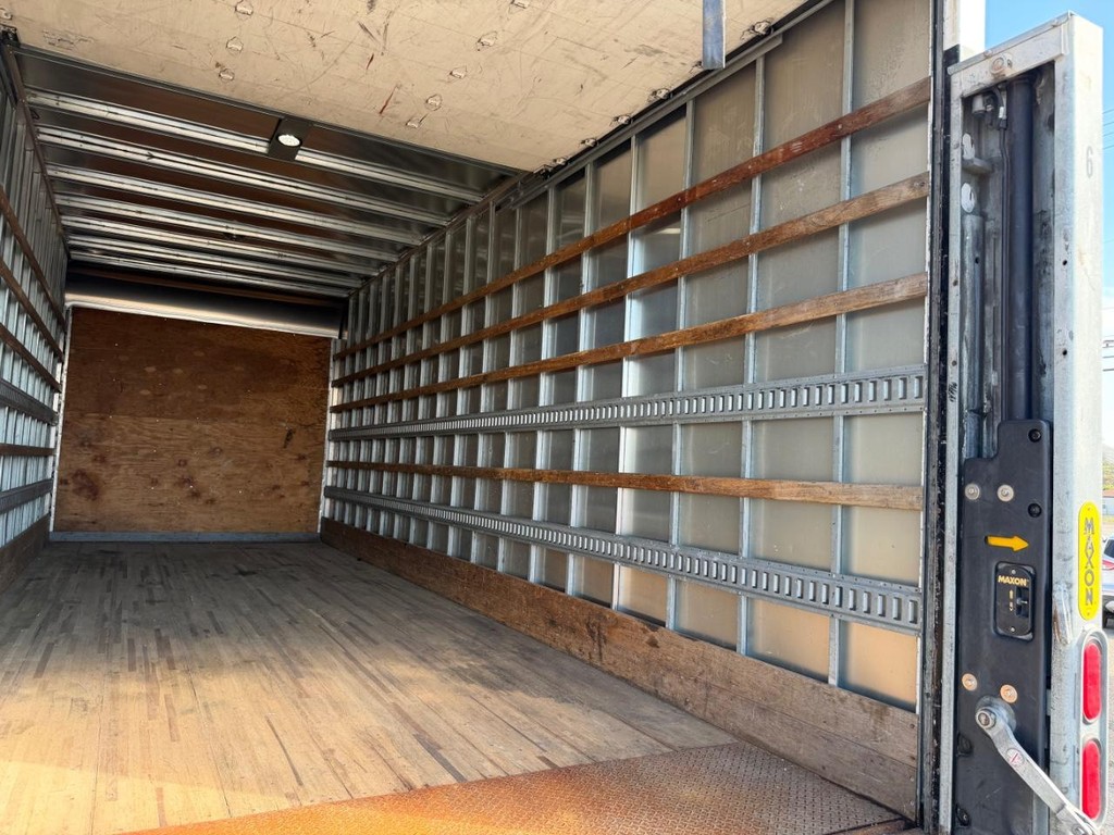 International DuraStar 4300 Vehicle Full-screen Gallery Image 21