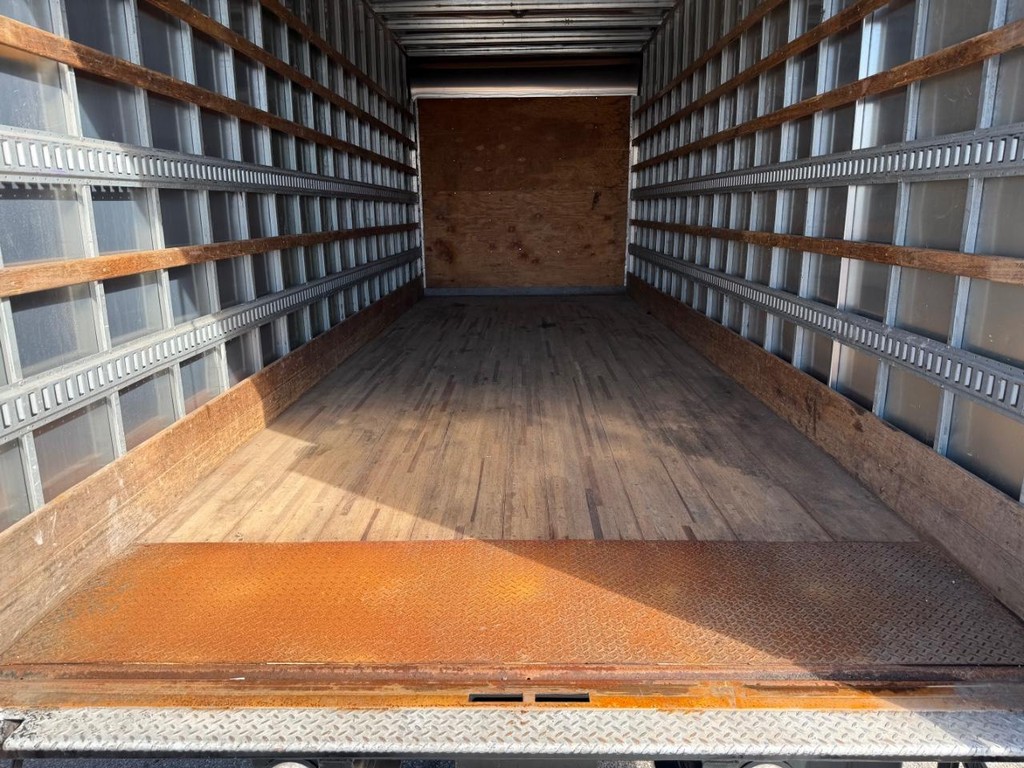 International DuraStar 4300 Vehicle Full-screen Gallery Image 22