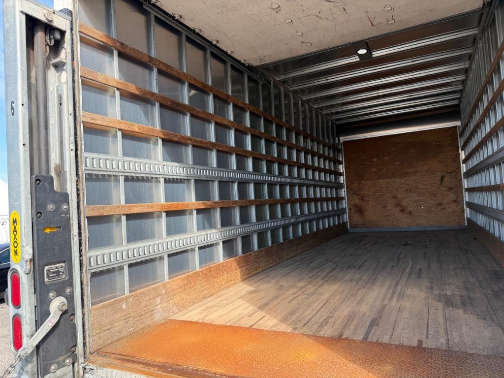 International DuraStar 4300 Vehicle Full-screen Gallery Image 23