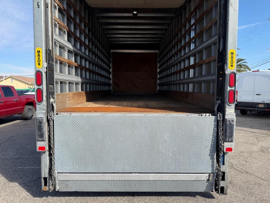 International DuraStar 4300 Vehicle Full-screen Gallery Image 24