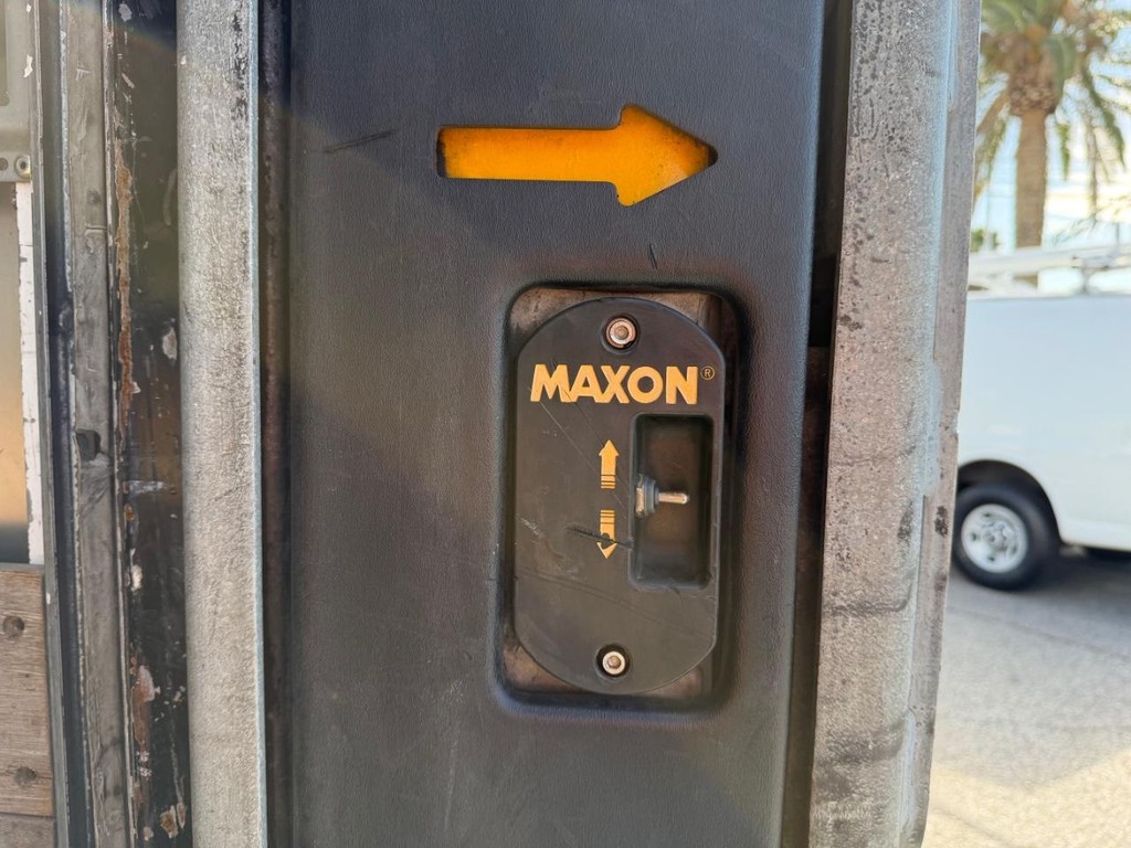 International DuraStar 4300 Vehicle Full-screen Gallery Image 25