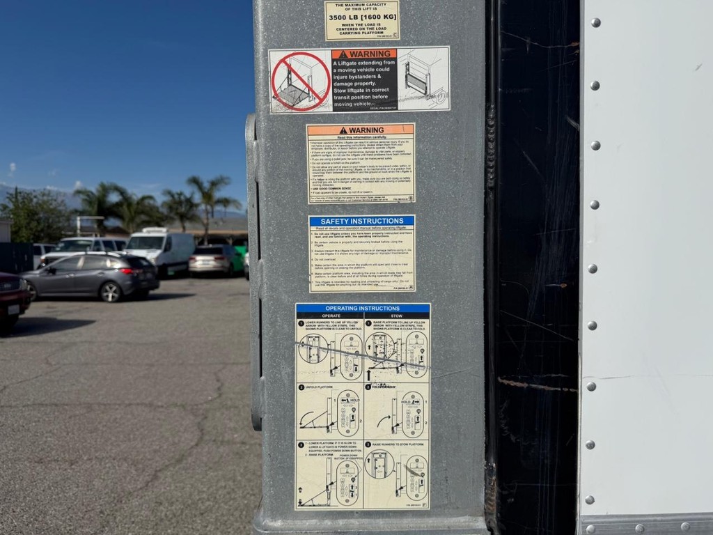 International DuraStar 4300 Vehicle Full-screen Gallery Image 27