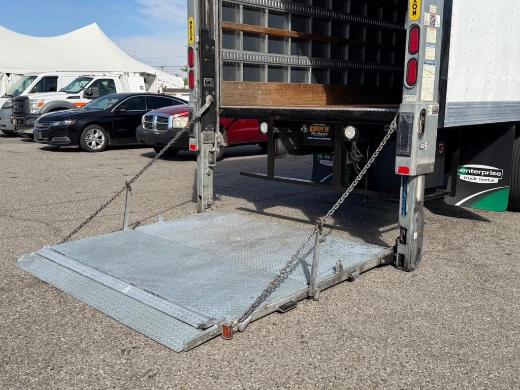 International DuraStar 4300 Vehicle Full-screen Gallery Image 29