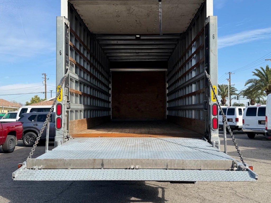 International DuraStar 4300 Vehicle Full-screen Gallery Image 35