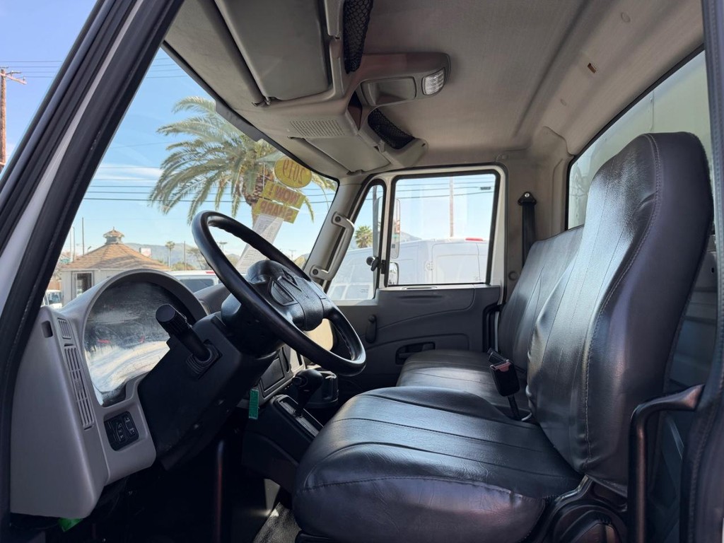 International DuraStar 4300 Vehicle Full-screen Gallery Image 39