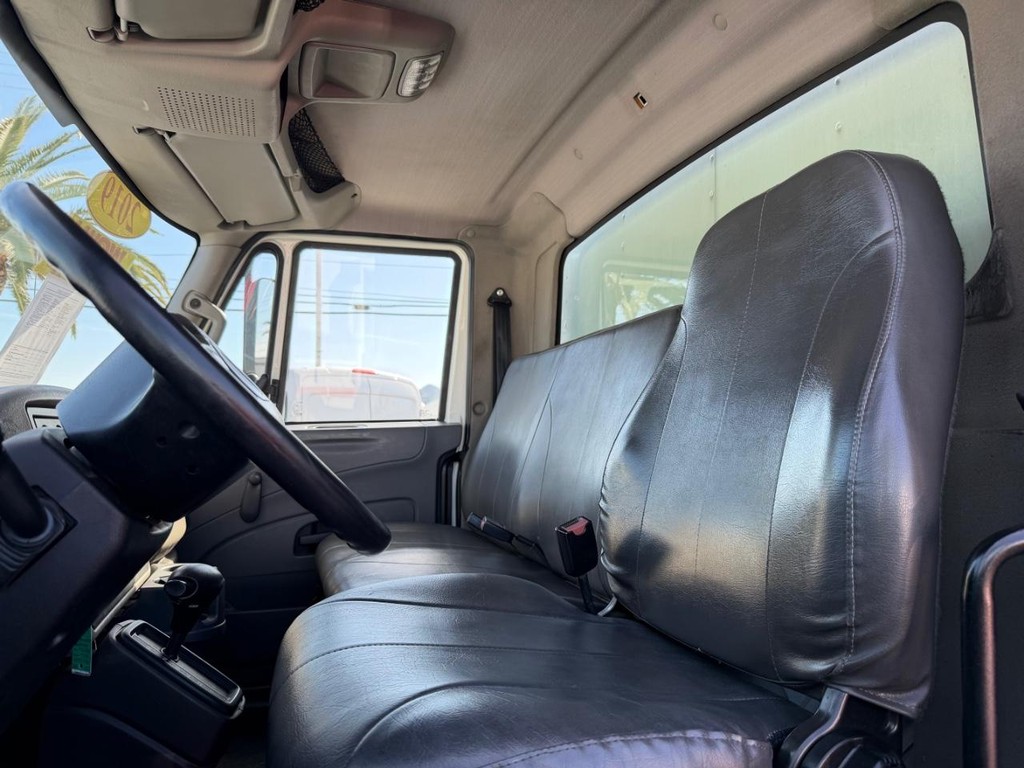International DuraStar 4300 Vehicle Full-screen Gallery Image 41